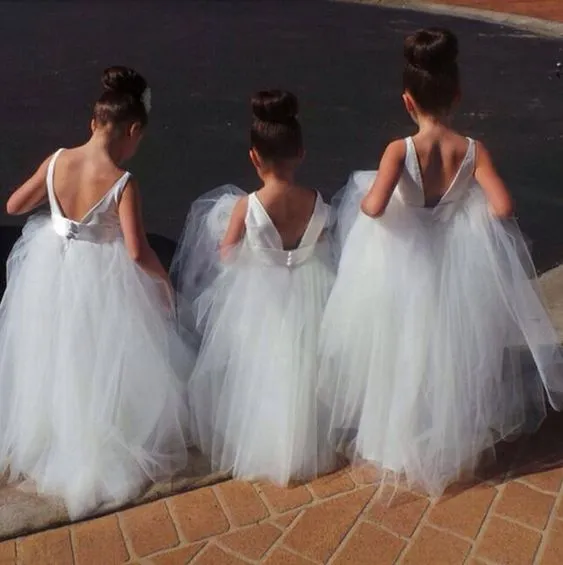 A-line Round Neck Cute White Lace Tulle Flower Girl Dresses GRS029